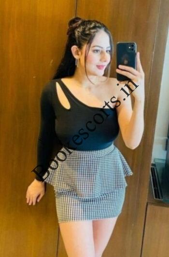 Hello Guy’s am here i love to suck dick